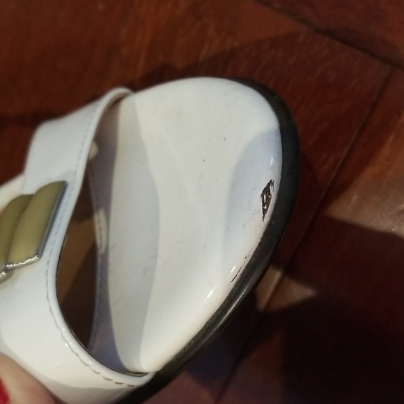 Comfortable sandles. - Picture 6 of 7